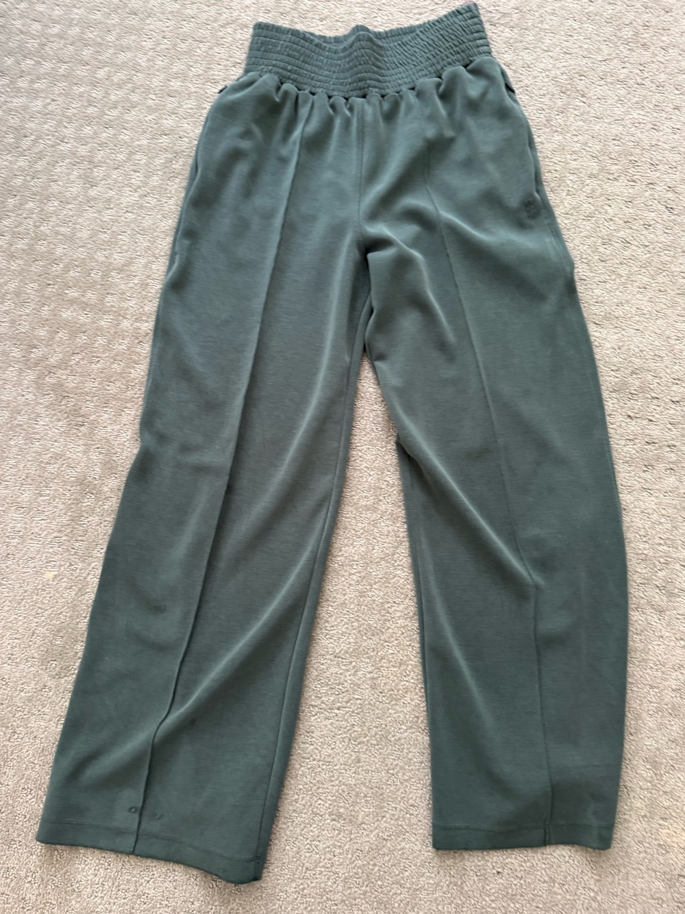 Sweaty Betty wide leg pant (small)